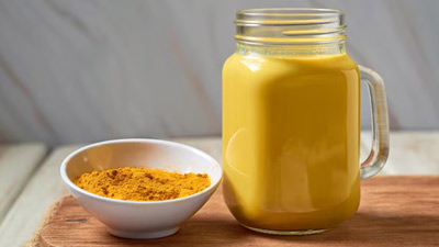 क्‍या हल्‍दी का दूध पीने से एक्‍ने की समस्‍या दूर होती है? एक्‍सपर्ट से जानें 