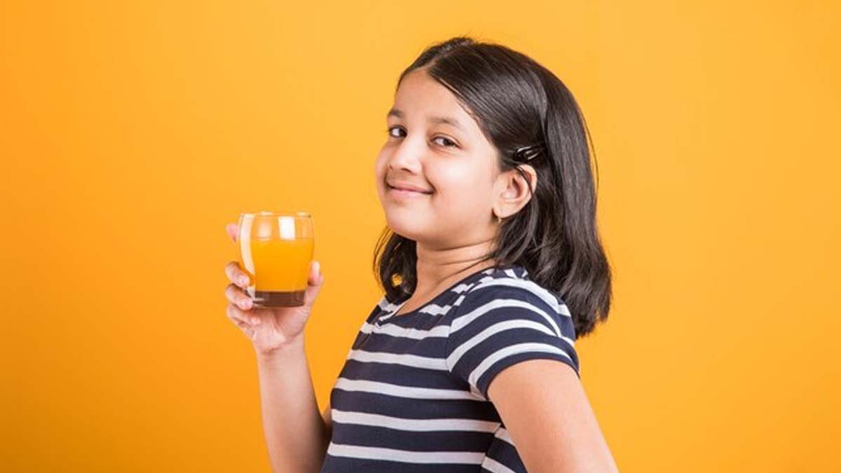 क्या बच्चों को बुखार होने पर ORS दिया जाना चाहिए? जानें डॉक्टर से