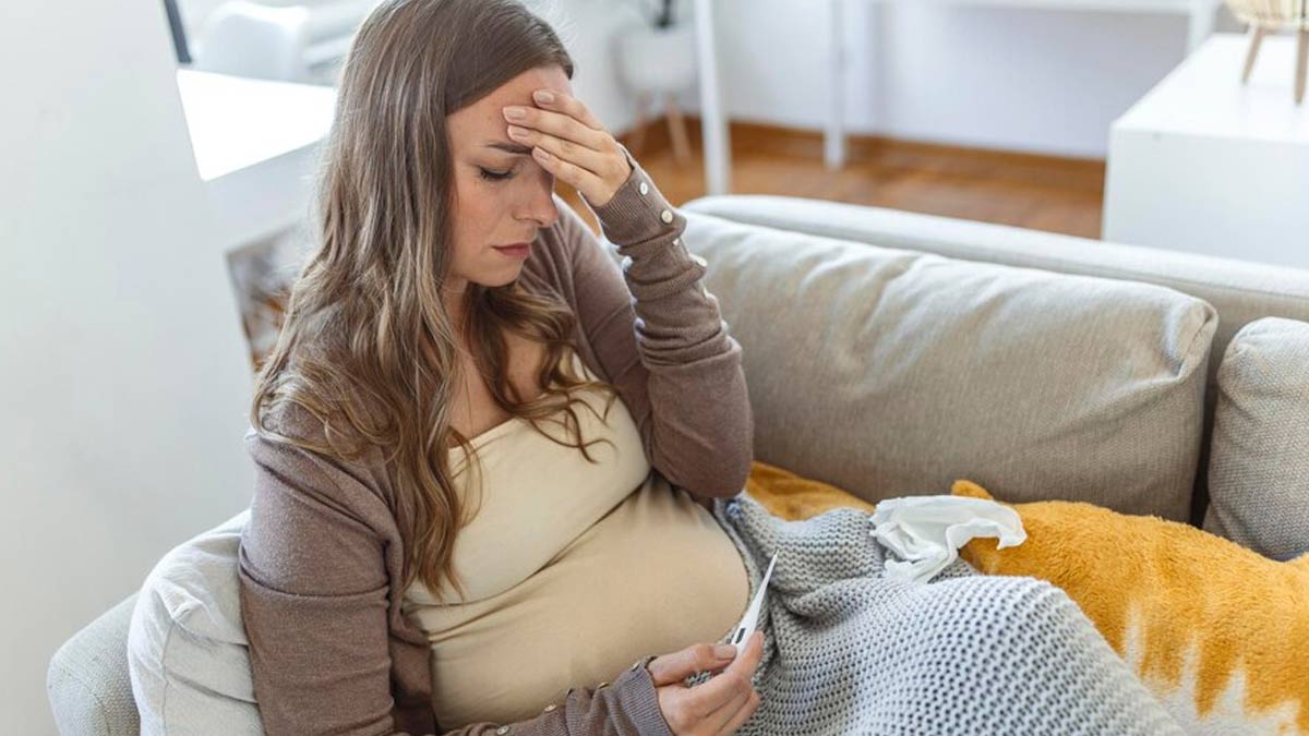 प्रेग्नेंसी में मौसमी बुखार होने पर क्या करें और क्या नहीं? एक्सपर्ट से जानें टिप्स