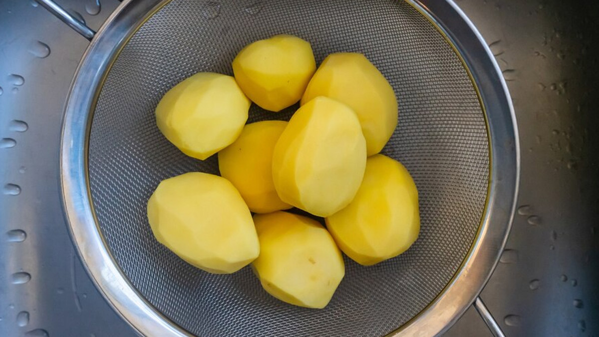 Skin Care Benefits of Potato Juice and How to Use It