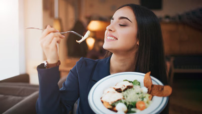 इन 4 चीजों को गलत तरीके से खाने से बिगड़ सकती है सेहत, जानें सेवन का सही तरीका