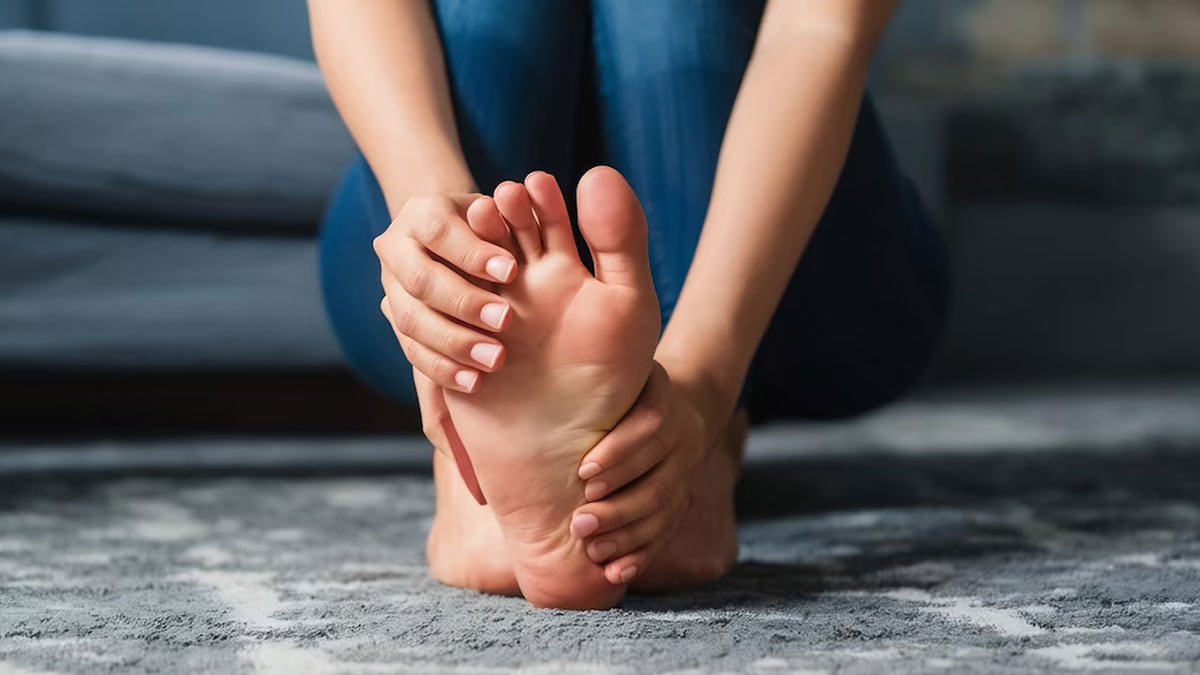 एज‍िंग के प्रभाव से पैरों को कैसे बचाएं? एक्‍सपर्ट से जानें 7 ट‍िप्‍स