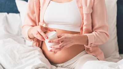 Pregnancy Stretch Marks: प्रेग्नेंसी में स्‍ट्रेच मार्क्स से बचने के ल‍िए त्‍वचा को मॉइश्चराइज कैसे करें?
