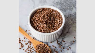 भुने हुए अलसी के बीजों का पाउडर खाने से सेहत को मिलते हैं ये 5 जबरदस्त फायदे, जानें तरीका