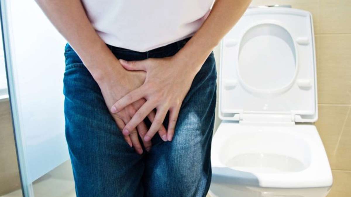Foamy Urine Causes: पेशाब में झाग आने के पीछे हो सकते हैं ये 5 कारण, डॉक्टर से जानें उपचार 