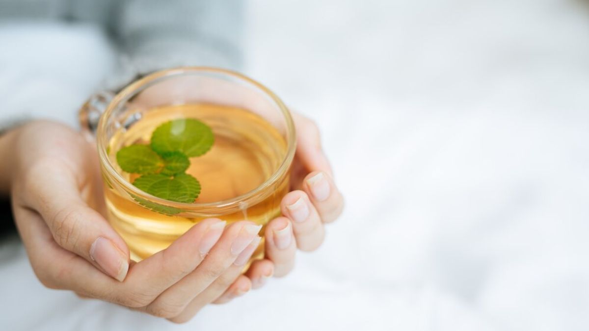 Health Benefits of Cinnamon and Green Tea in Hindi