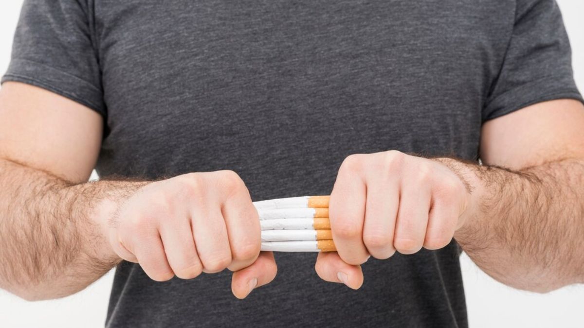 Passive Smoking And Cancer Risk in Hindi