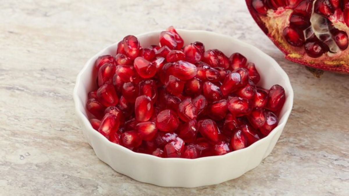 Study Reveals That Pomegranates Can Help Manage Symptoms Of Alzheimer's Diseases