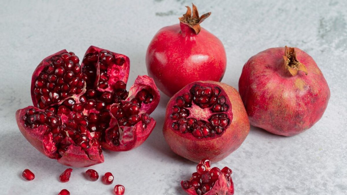 Study Reveals That Pomegranates Can Help Manage Symptoms Of Alzheimer's Diseases