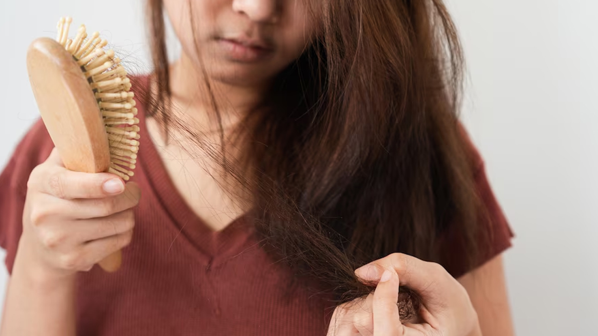 Lifestyle Habits That Can Cause Hair Fall In Hindi