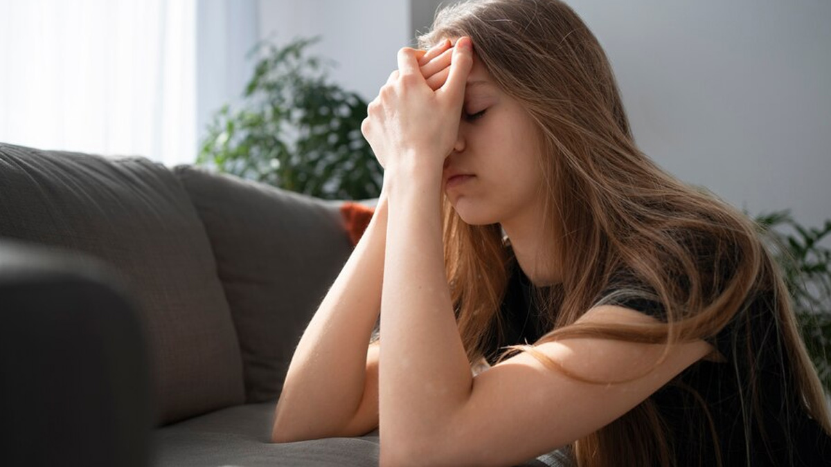 Why Women Are More Prone To Anxiety Disorder As Compared To Men In Hindi 