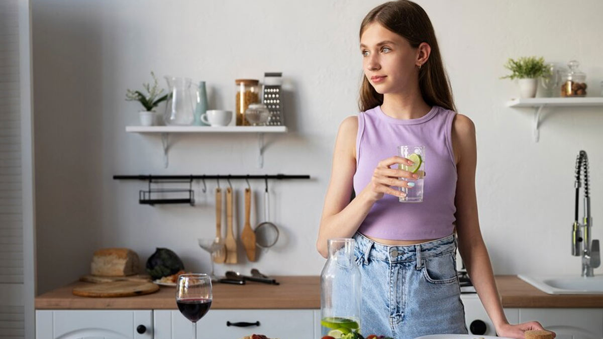 The Right Time To Drink Water During Meals For Weight Loss