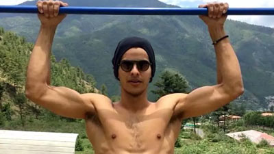 Ishaan Khatter fitness: बेहद फिट दिखते हैं बॉलीवुड एक्टर ईशान खट्टर, जानें उनका फिटनेस रूटीन और डाइट प्लान 