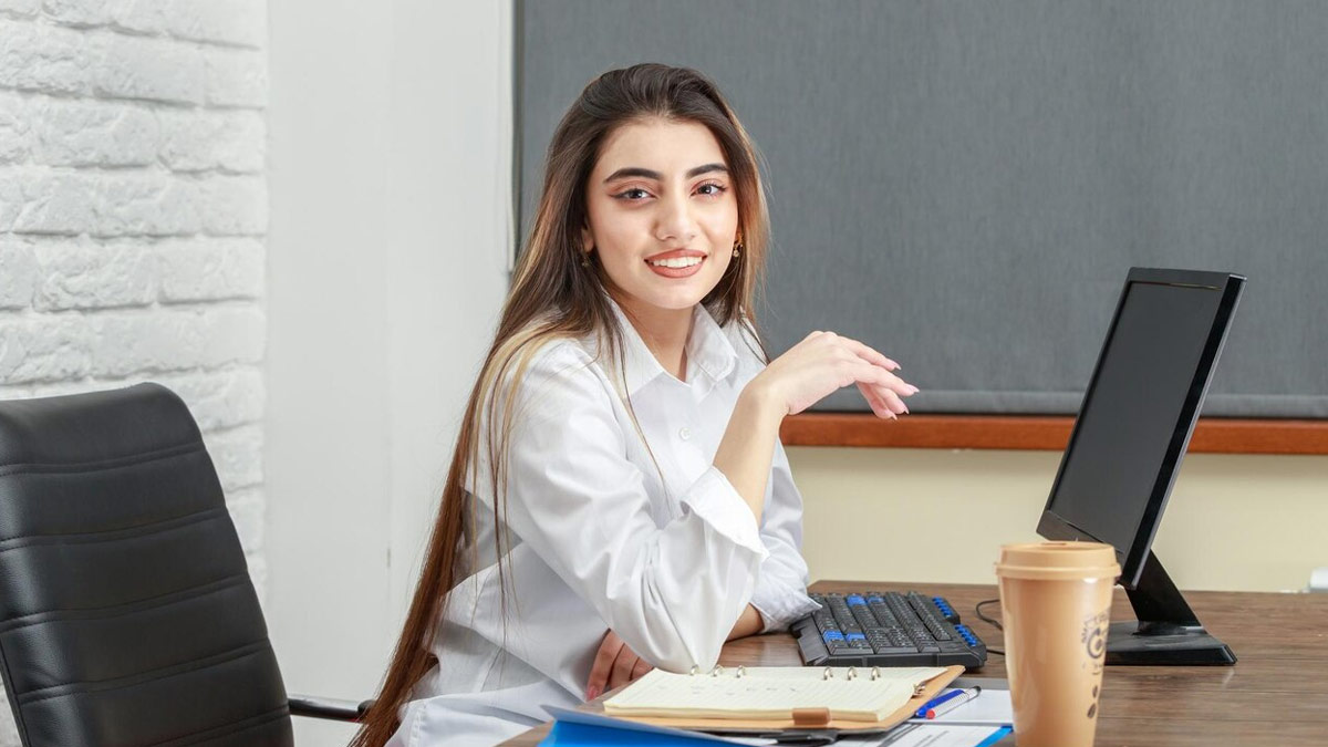 Lifestyle Mistakes To Avoid To Stay Healthy And Fit For Working Women In Hindi