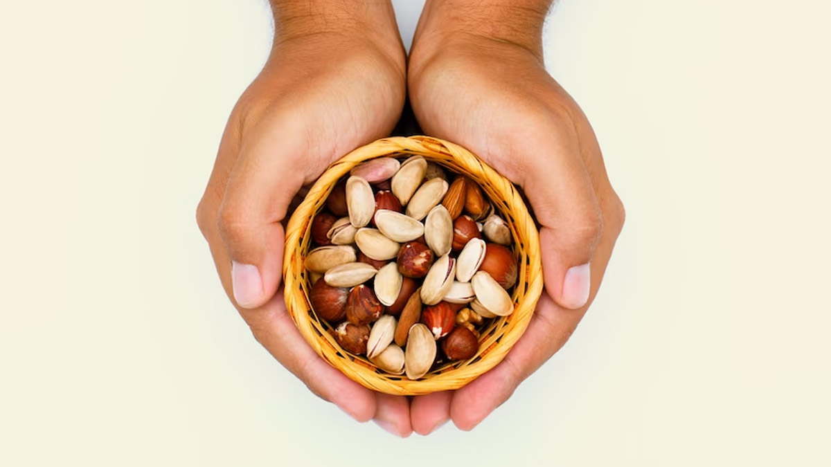 Healthy Diet: 5 Reasons to Eat Soaked Nuts
