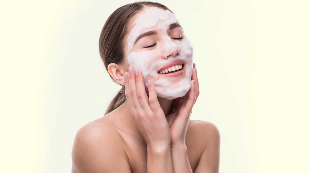 Things That You Should Do Before Bed For Beautiful Skin In Hindi