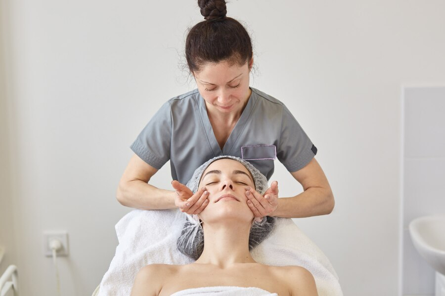 Benefits Of A Facial Massage In Hindi