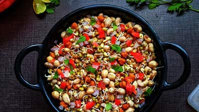 Weight Loss Recipes: वजन घटाने में फायदेमंद है चना स्प्राउट्स सलाद, डाइटिशियन से जानें रेसिपी
