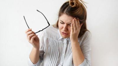 विजुअल इंपेयरमेंट क्या है? जानें इस गंभीर समस्या के लक्षण और बचाव