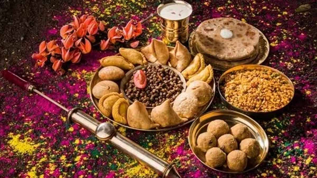 होली में मसालेदार पकवान खाने के बाद पिएं ये 4 ड्रिंक्स, नहीं होगी ब्लोटिंग की समस्या