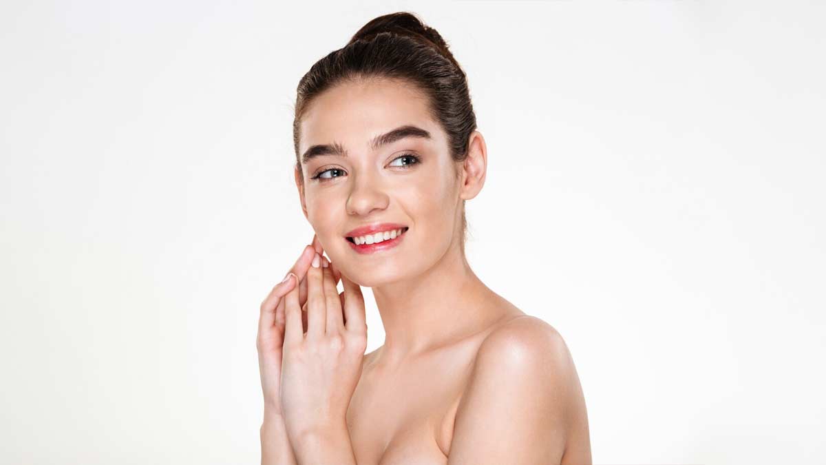 Sensitive Skin Care: रात को सोने से पहले सेंसिटिव स्किन पर लगाएं ये 4 चीजें, नहीं होगी जलन और रेडनेस
