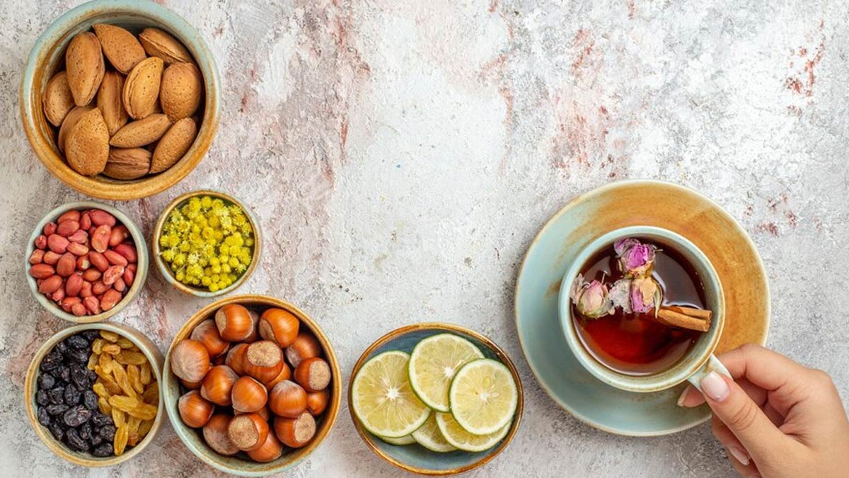 Nutritionist Shares Why You Should Avoid Iron-Rich Snacks With Tea
