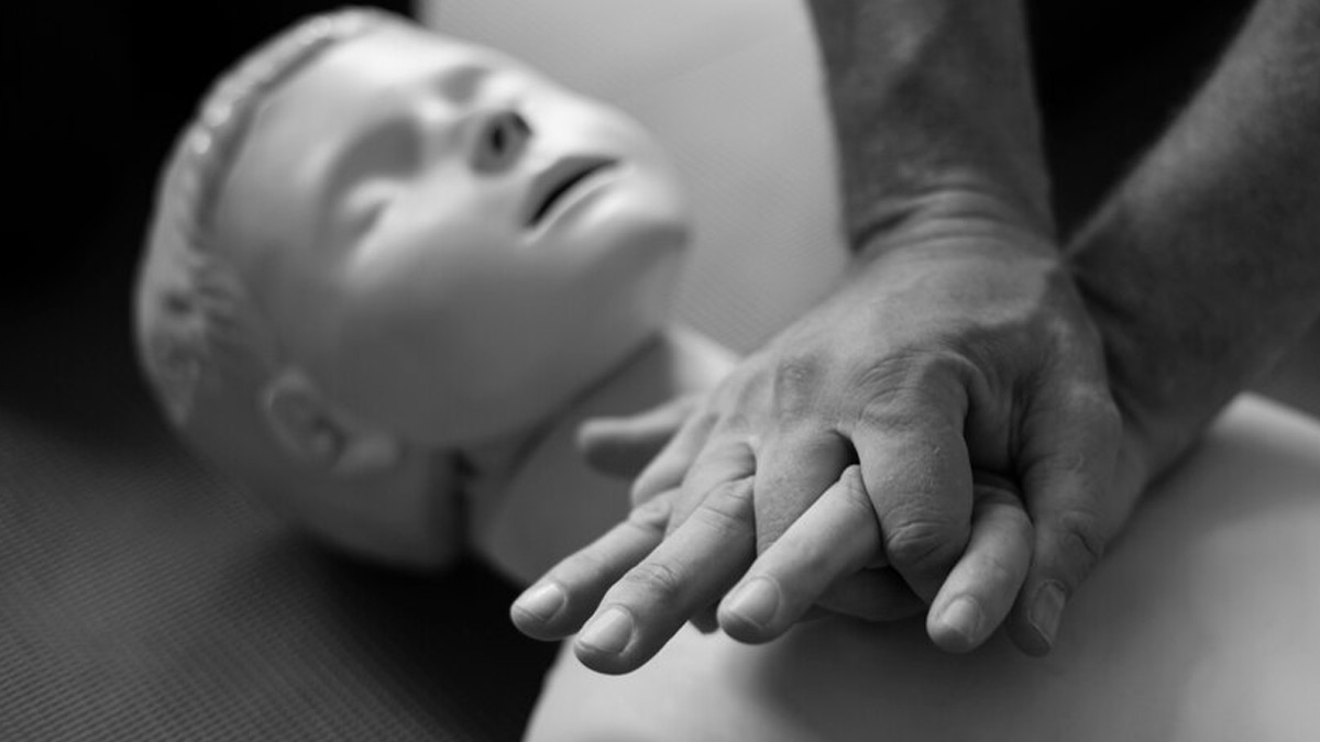 How To Know If Someone Needs CPR: How To Perform It Correctly