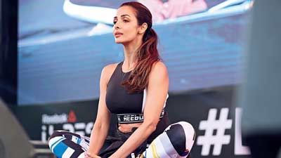 शरीर का लचीलापन बढ़ाने के लिए एक्ट्रेस मलाइका अरोड़ा करती हैं ये 5 एक्सरसाइज, आप भी करें रूटीन में शामिल
