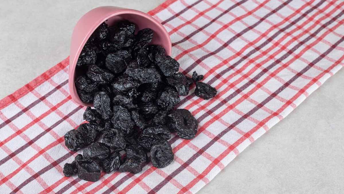 Health Benefits Of Eating Black Raisins In The Morning 