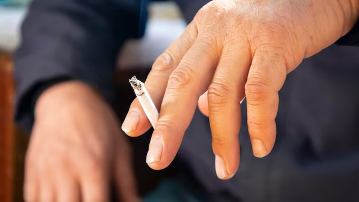 Can Smoking Cause Arthritis in Hindi