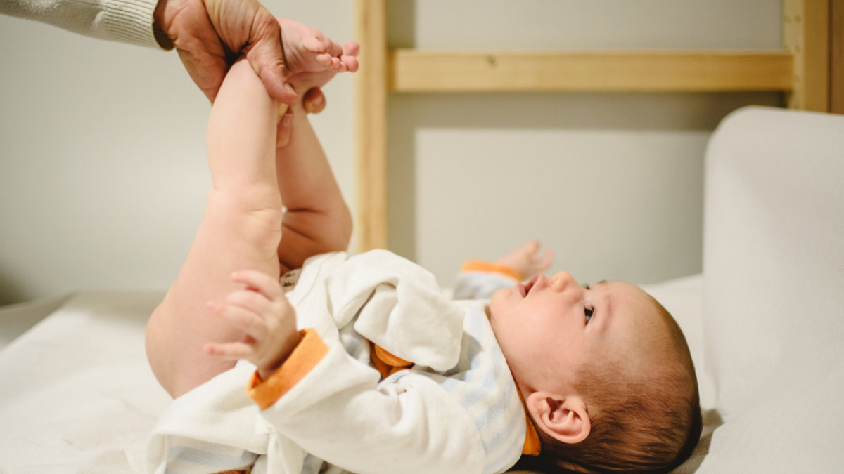 Newborn Baby Stool Color: कैसा होना चाहिए नवजात शिशु के मल का रंग? डॉक्टर से जानें 