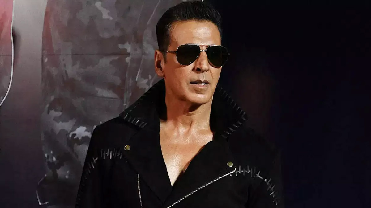 Akshay Kumar Seen Sunbathing On Jolly LLB 3 Set In Ajmer; Here’s Why You Should Do It Too