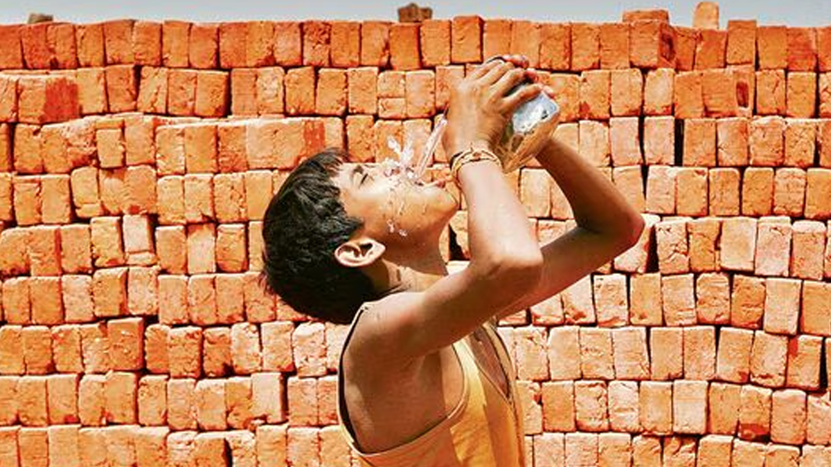 गर्मी में कोई हो जाए बेहोश, तो भूलकर भी न पिलाएं उसे तुरंत पानी, स्वास्थ्य मंत्रालय ने किया अलर्ट