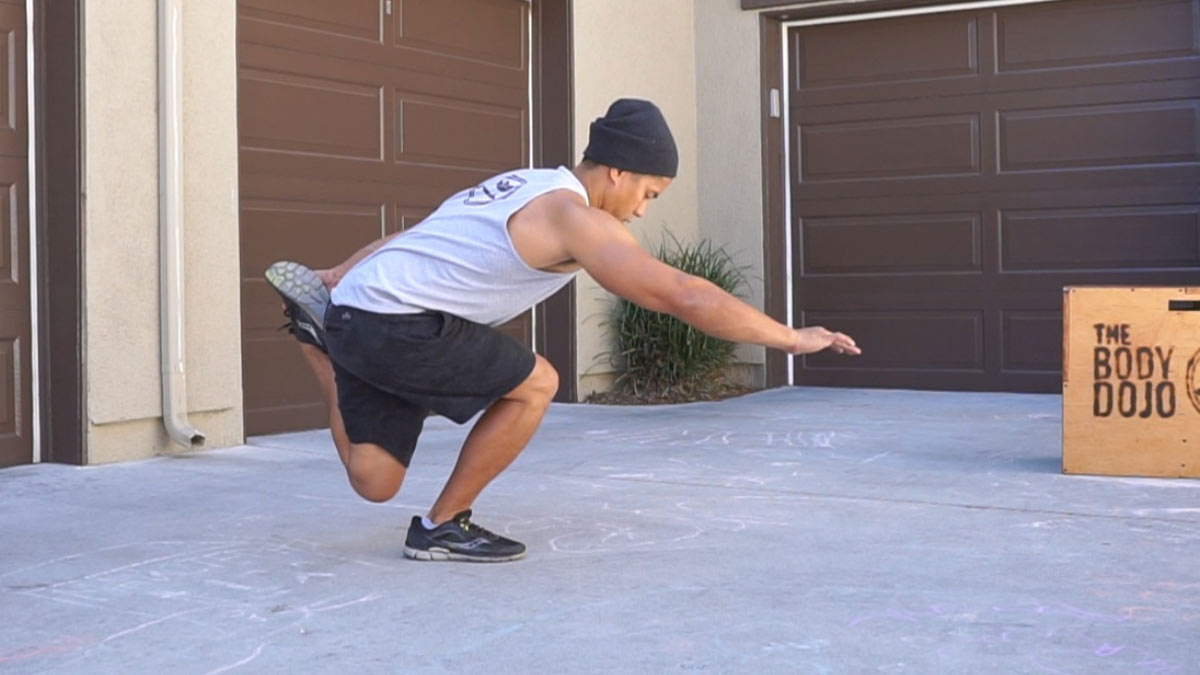 इंटरनेट पर तेजी से वायरल हो रहा है shrimp Squats challenge, जानें इसे करने के फायदे 