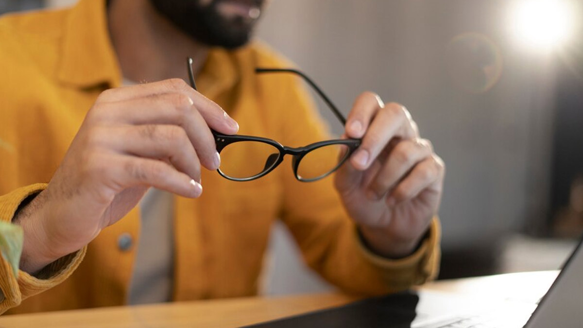 Expert Answers Do Blue Light Glasses Really Reduce Eye Strain OnlyMyHealth