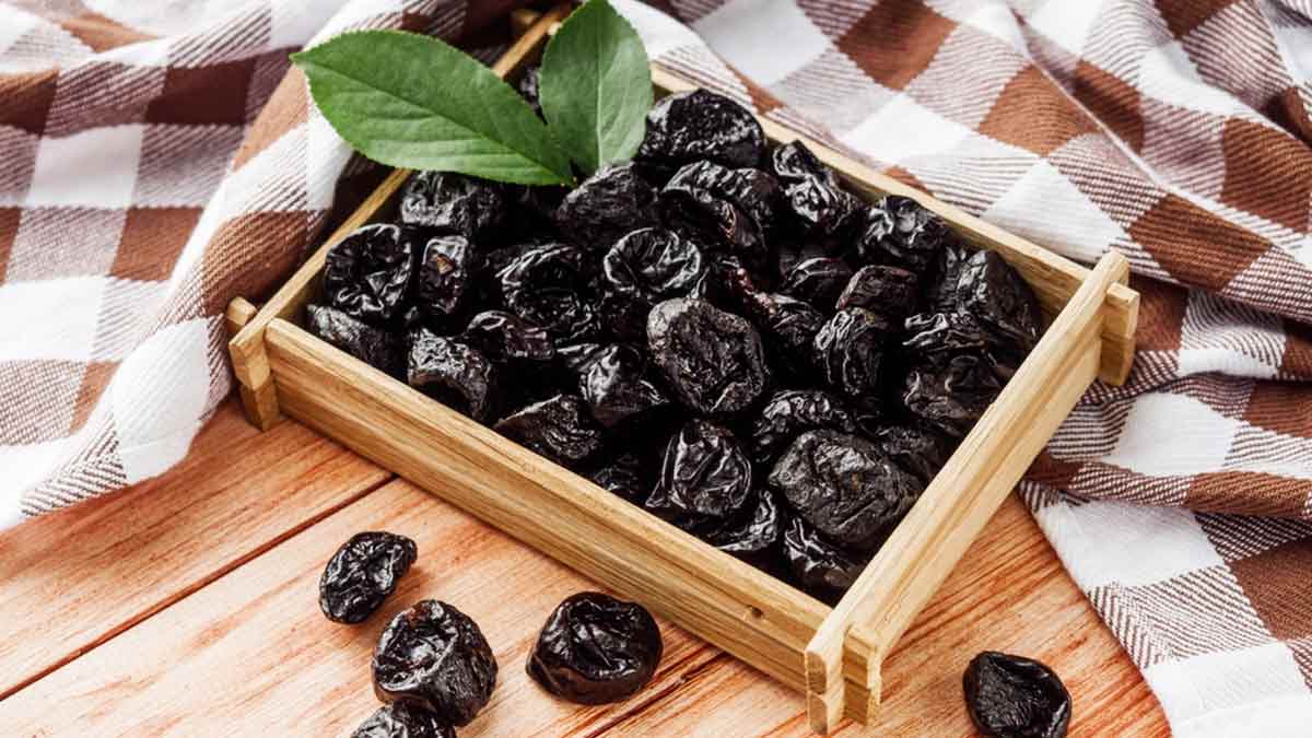 Study Finds Eating Prunes May Strengthen Bones In Postmenopausal Women: Recommended Intake