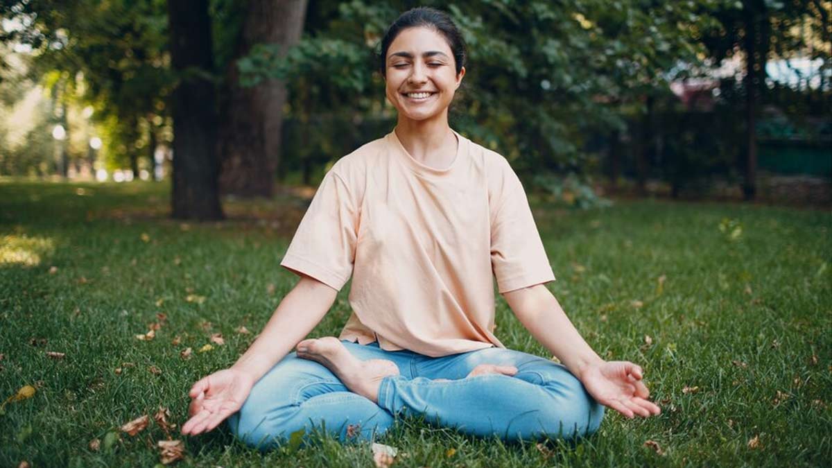 दिमाग और बालों को हेल्दी रखने के लिए जरूर करें इन 3 आसनों का अभ्यास, मिलेंगे जबरदस्त फायदे 