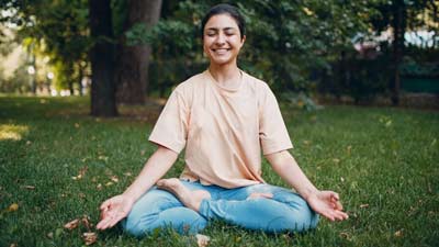 दिमाग और बालों को हेल्दी रखने के लिए जरूर करें इन 3 आसनों का अभ्यास, मिलेंगे जबरदस्त फायदे 