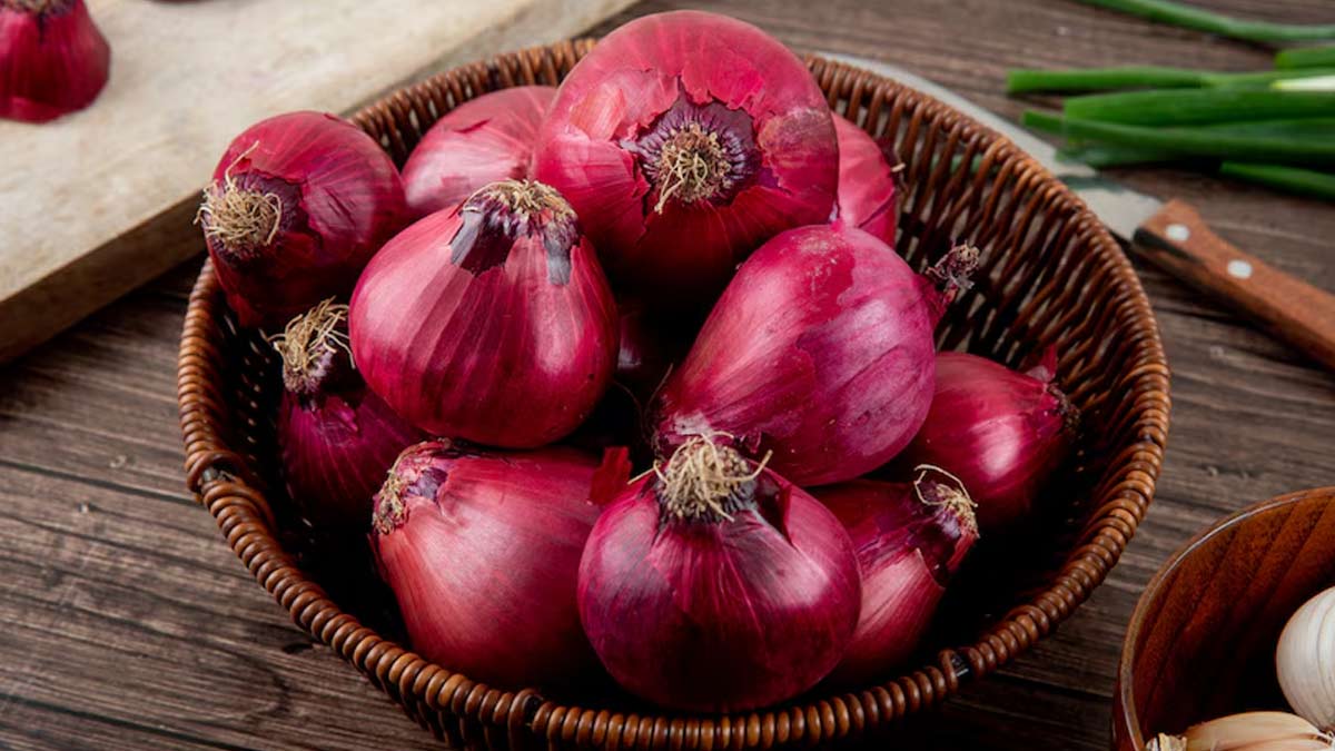 Why You Should Eat Raw Onions In Summer