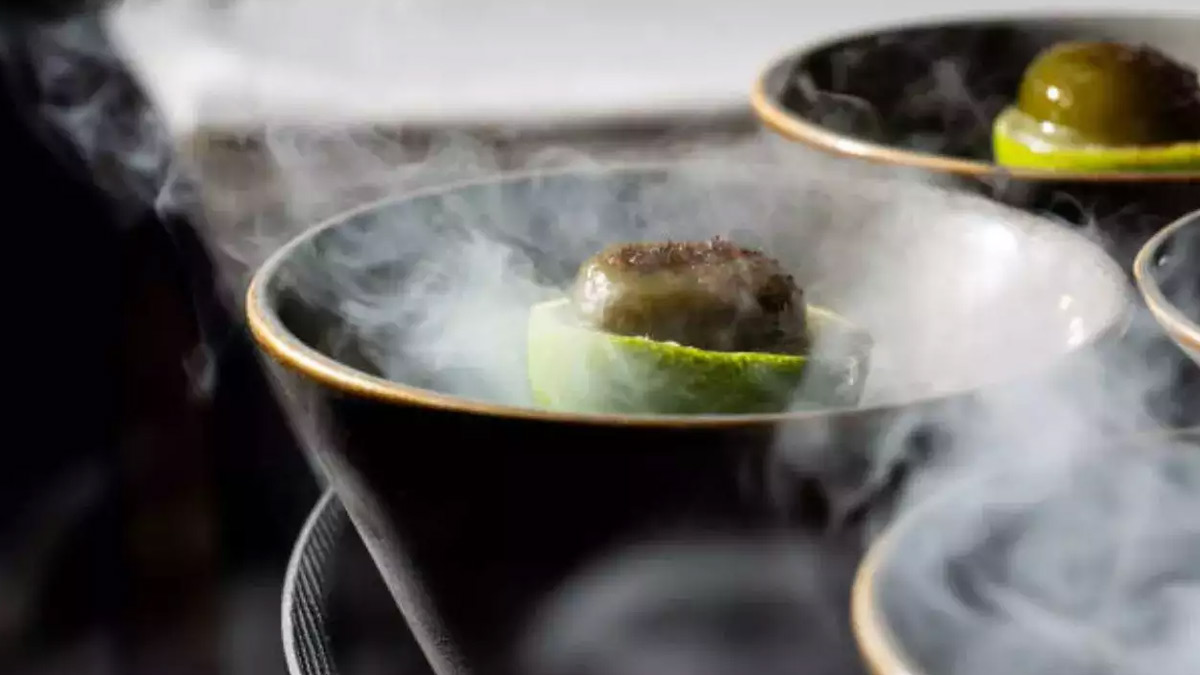 Girl Develops Hole In Stomach After Eating Smoky Paan; Health Implications of Smoky Liquid Nitrogen In Food