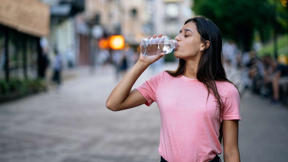 women drink water