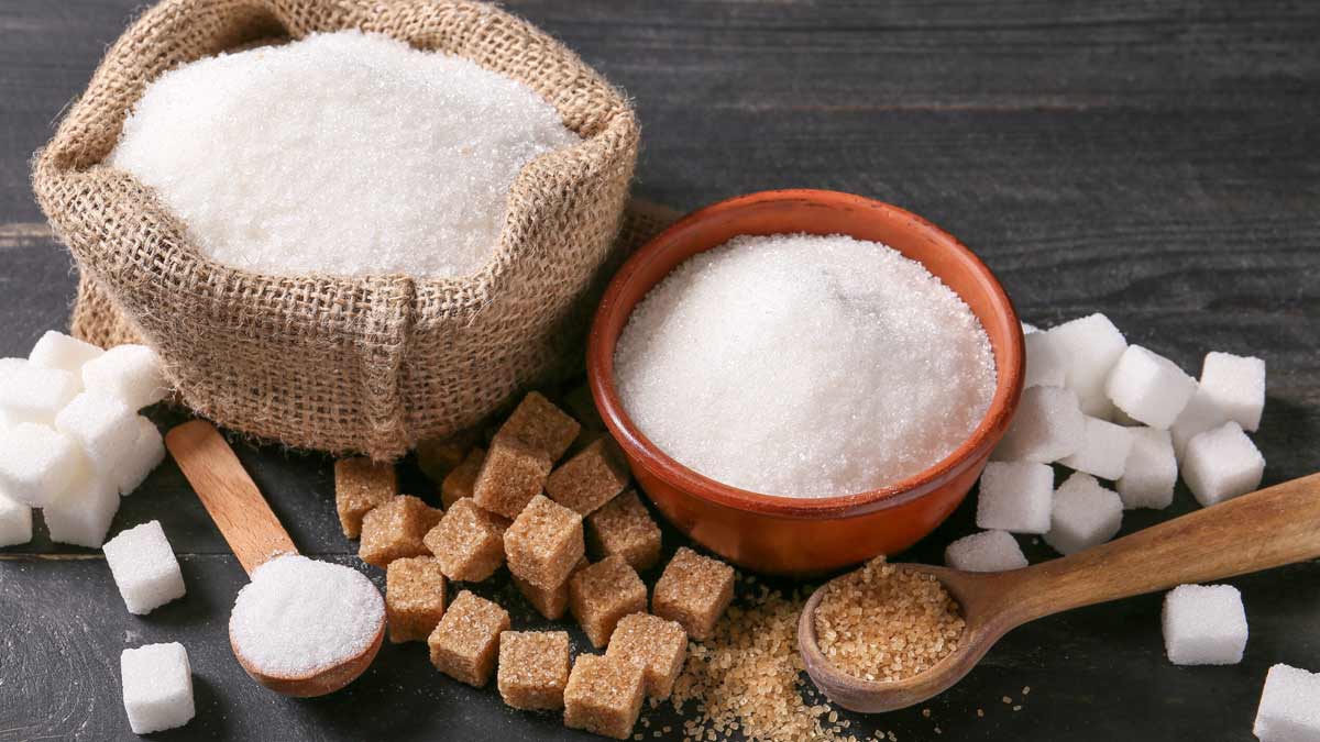 एक दिन में कितनी मात्रा में चीनी खाना सुरक्षित होता है? एक्सपर्ट से जानें  