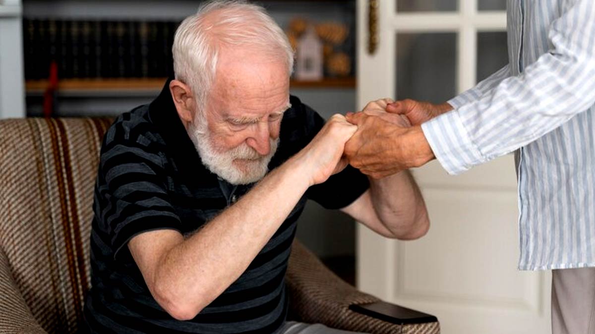 बुढ़ापे में काम करने और चलने की गति धीमी क्यों हो जाती है? वैज्ञानिकों ने स्टडी में पाए ये कारण 