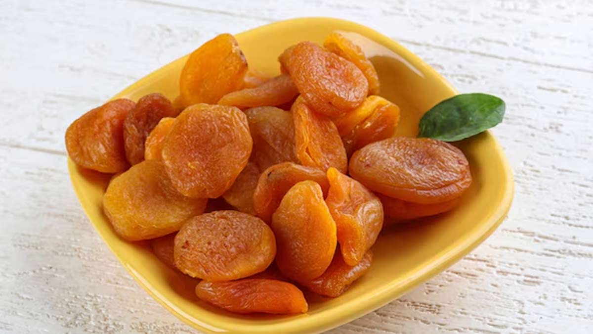 कब्ज की समस्या को दूर करने के लिए खाएं सूखी खुबानी, पेट होगा साफ dry