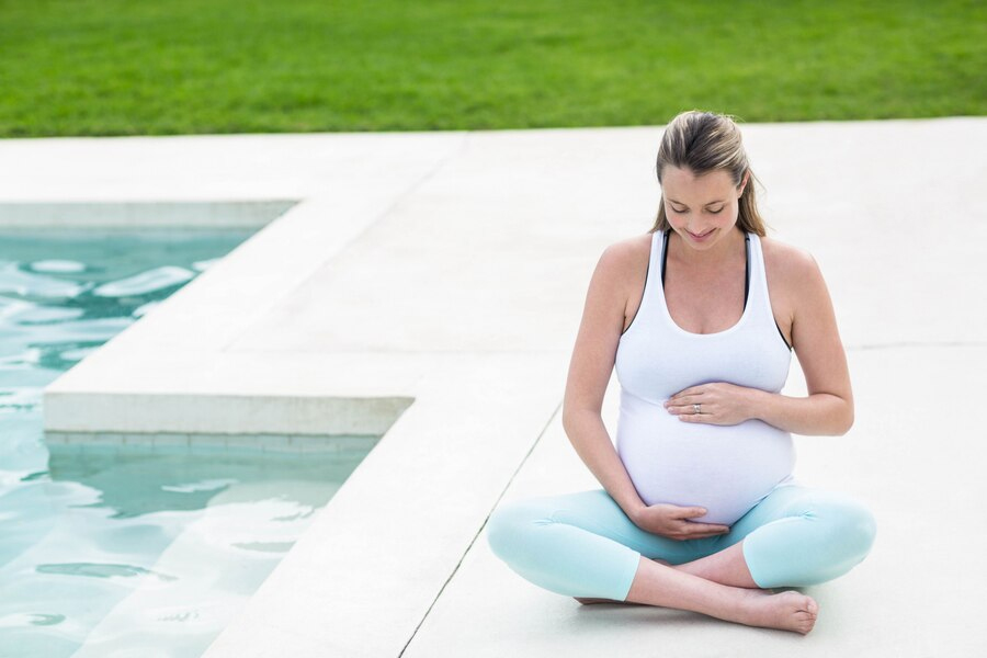 pregnant-lady-swimming