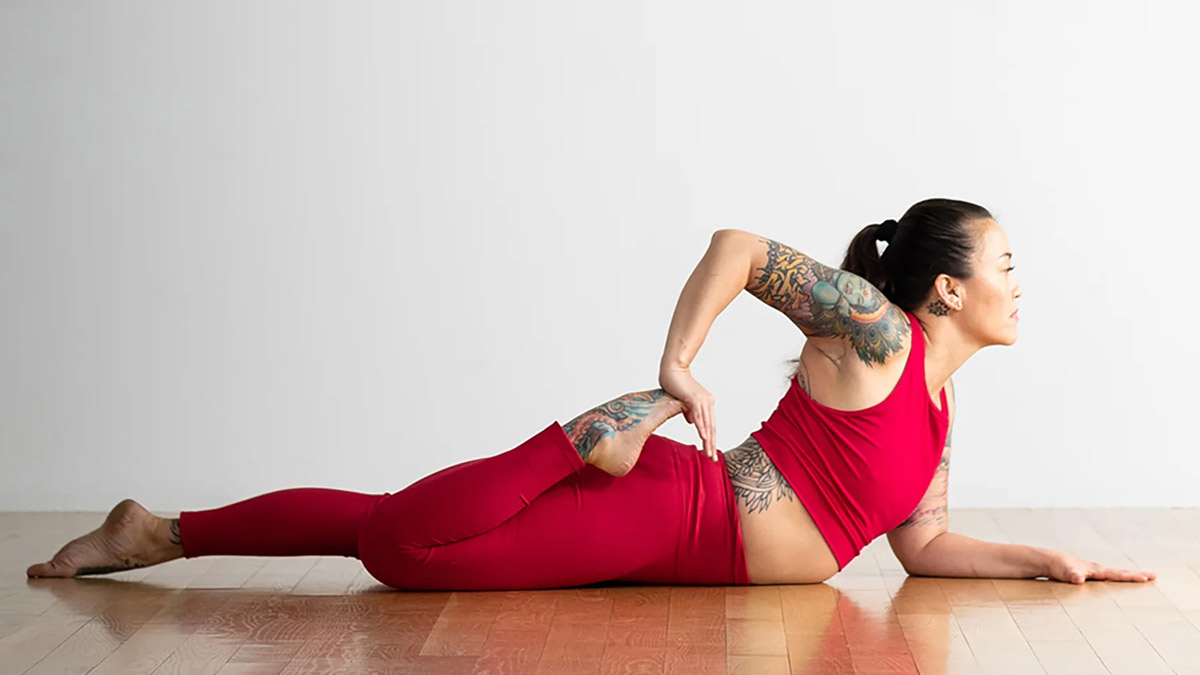 Frog Pose Benefits: महिलाओं की कई समस्याओं को दूर करता है फ्रॉग पोज, जानें करने का सही तरीका 