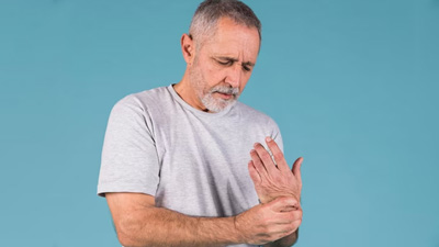 हड्ड‍ि‍यों में तेज दर्द का कारण कहीं थायराइड तो नहीं? डॉक्‍टर से समझें दोनों का संबंध 