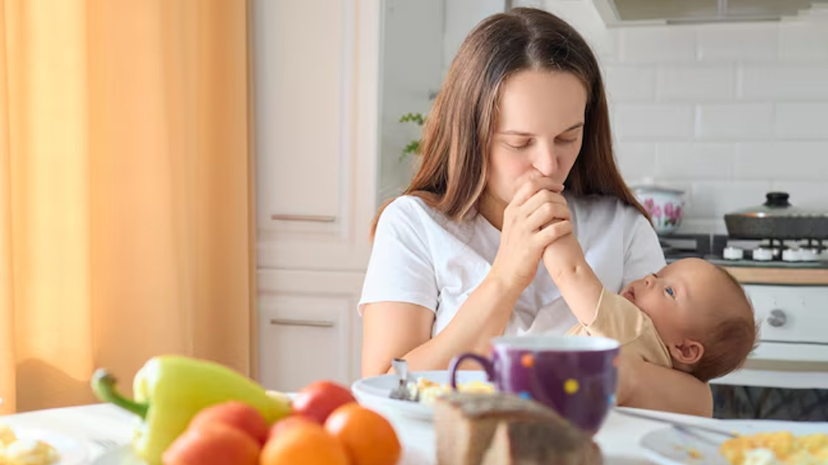 Essential Nutrients For BreastFeeding Mother In Hindi