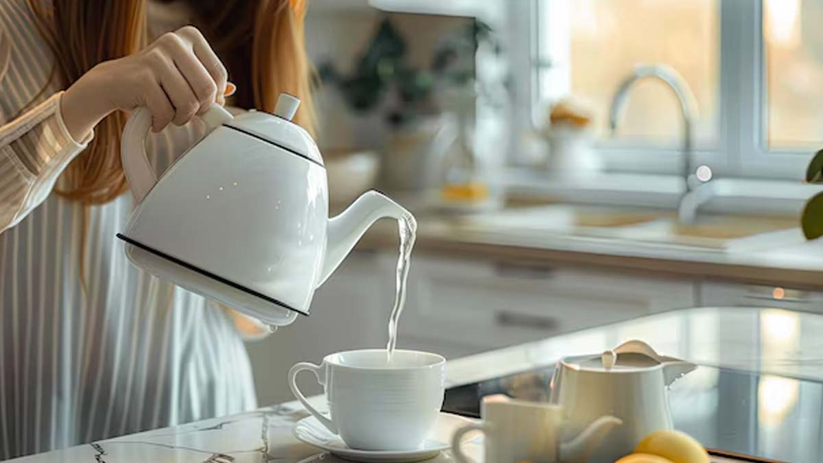 Can Drinking Hot Water Relieve Bloating In Hindi