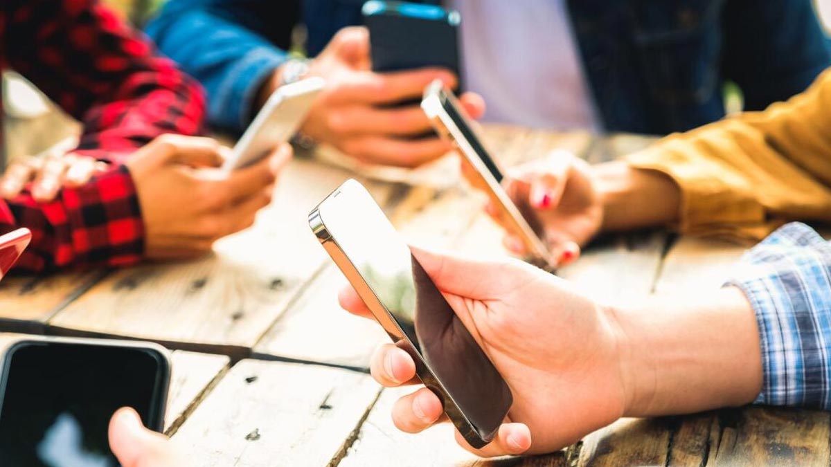 Mobile Phones Do Not Lead To Brain Cancer, Global Study Confirms